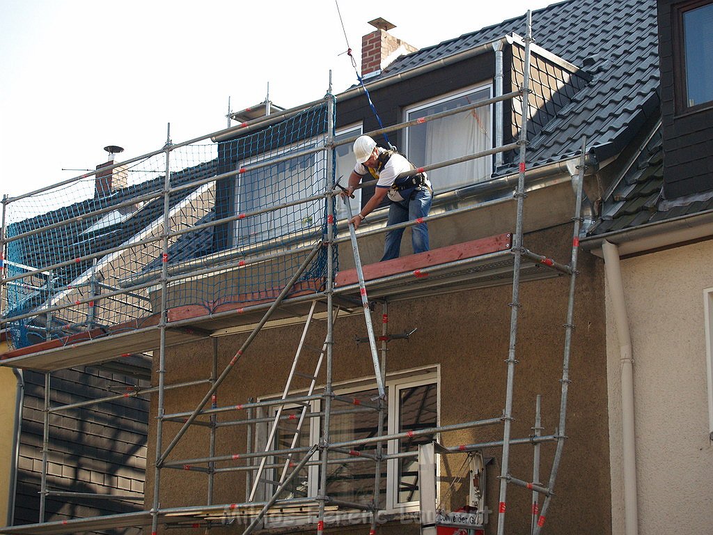 Geruest droht umzukippen Koeln Holweide P166.JPG